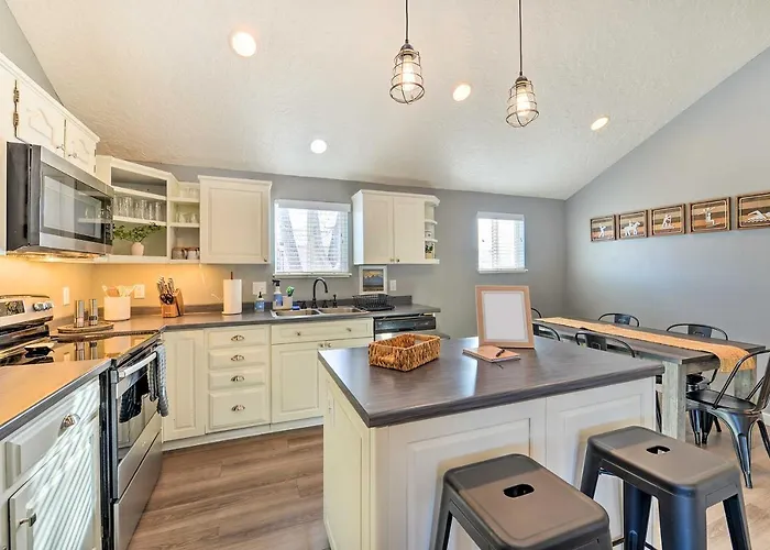 Centrally Located Vacation Rental! Holiday home