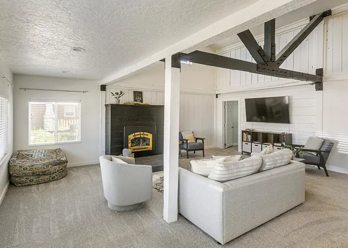 Centrally Located Vacation Rental! * Pinedale